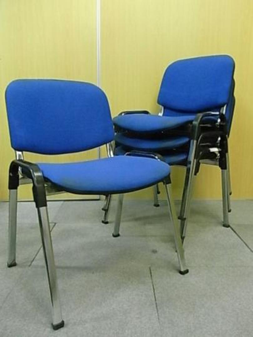 【４脚セット】■会議チェア　■重ねて収納可能な便利なイスです【セット商品】
                                    中古
            