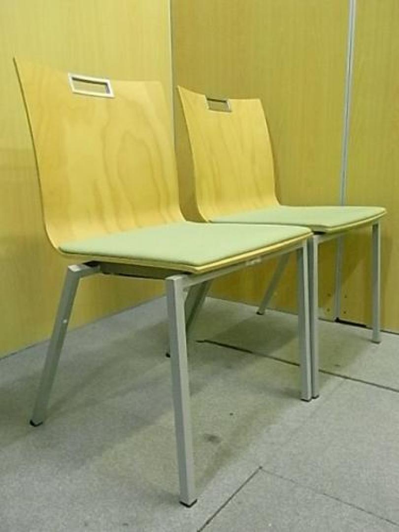 【２脚セット】☆状態良好☆■岡村製作所　■ミーティングチェア　〜木のぬくもりがオフィスを柔らかに演出〜【セット商品】【会議チェア】
                                    中古
            