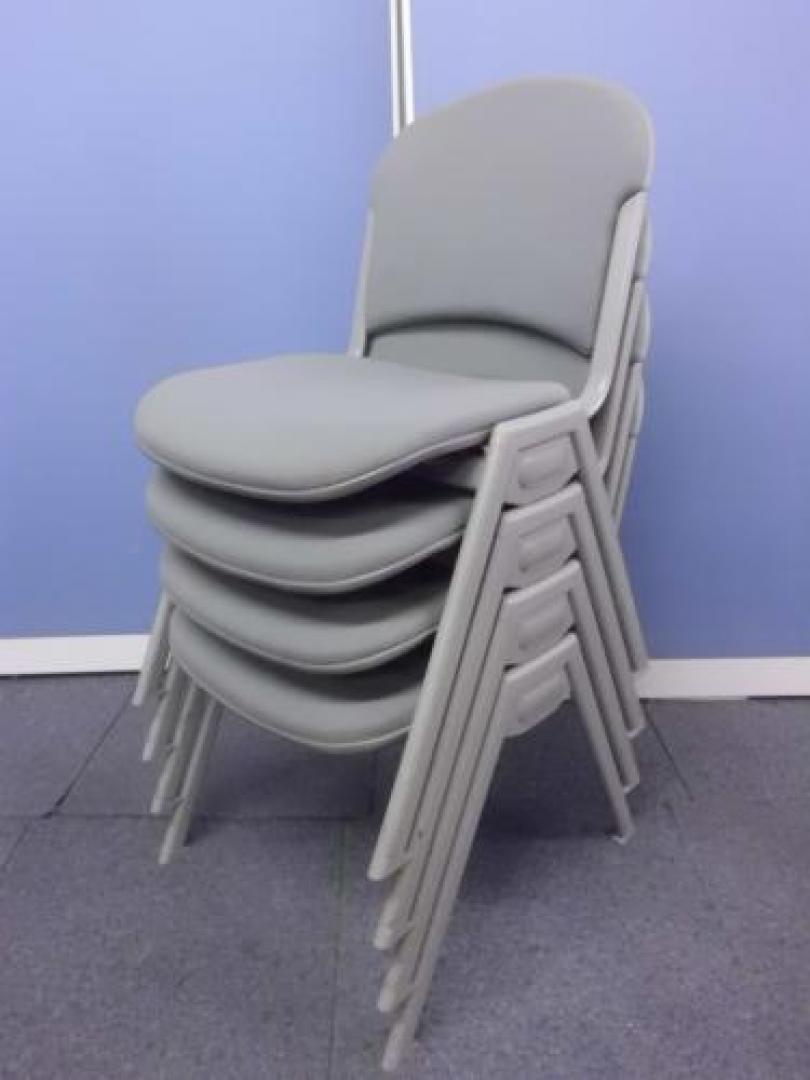 【￥７.０００スタッキングチェア４脚セット】【座面クッション効いています！】　内田洋行製　【セット商品】【会議チェア】
                                    中古
            