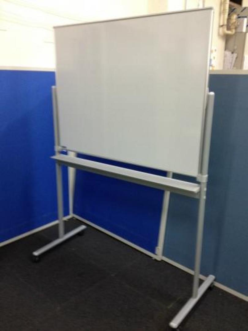 8/10在庫情報：横幅1200mmの両面脚付きホワイトボード
                                    中古
            