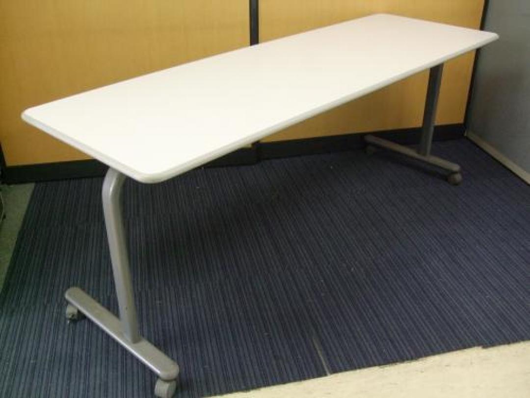 【内田洋行製】【美品】【セール】<br>状態良好なスタックテーブル！
                                    中古
            