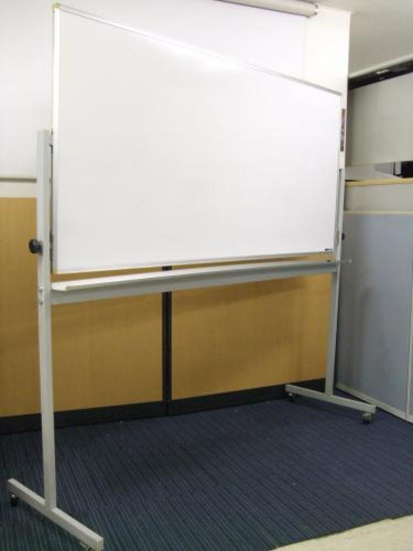 【両面】【自立式】【小さな凹み有り】<br>自立式大型ホワイトボード
                                    中古
            