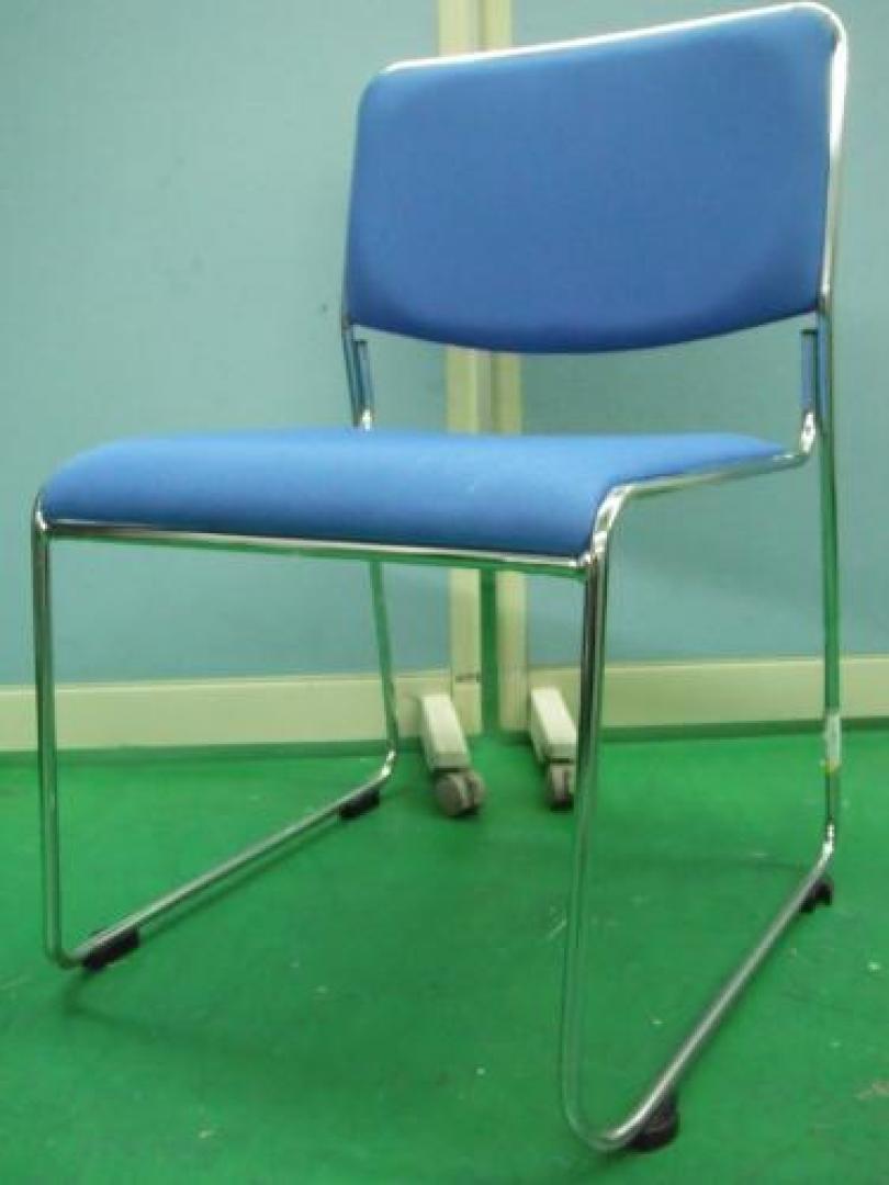 まるで新品！ブルーのスタッキングチェアー入荷致しました！【会議チェア】
                                    新古品
            