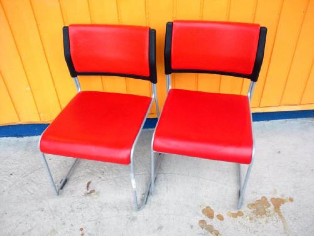 ☆情熱の赤☆2脚セットミーティングチェア　【会議チェア】
                                    中古
            