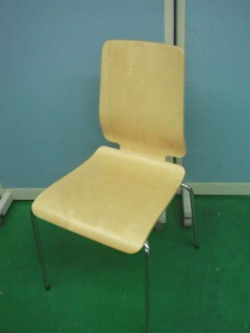 【４脚セットでこのお値段！】スタッキングチェアー入荷いたしました！【会議チェア】
                                    中古
            