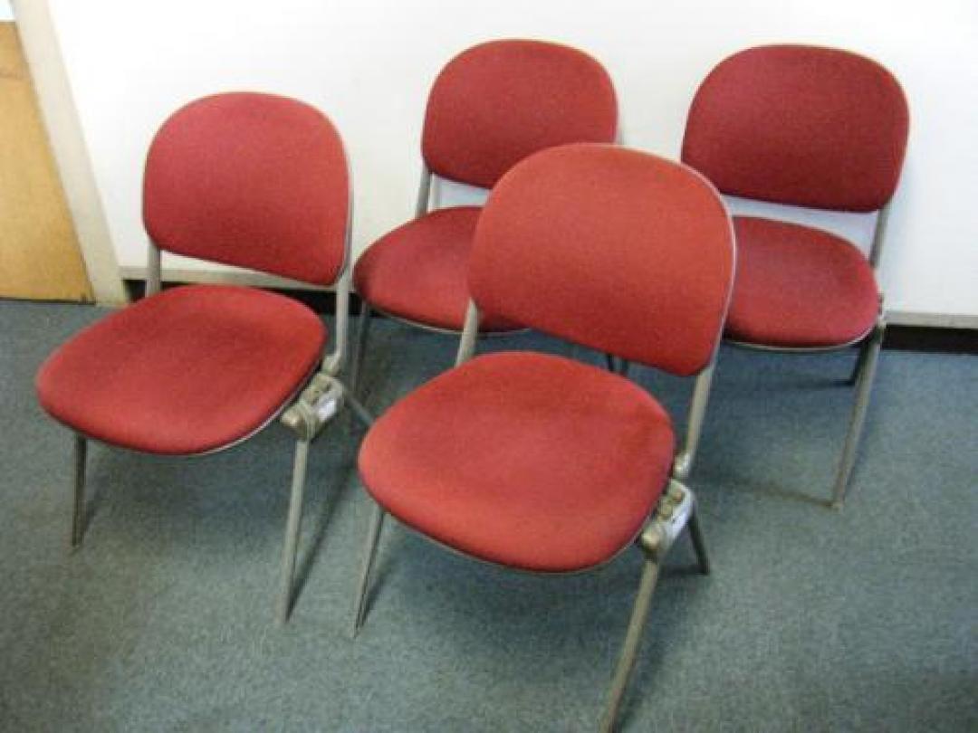 ↑重ねて収納↑長時間のミーティングにも安心な布張りクッション◇スタッキングチェア4脚セット◇【会議チェア】
                                    中古
            