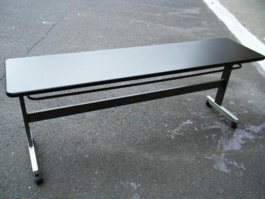 落ち着いた雰囲気に◎天板カラーローズウッド◎◇幕板なしサイドスタックテーブル◇
                                    中古
            