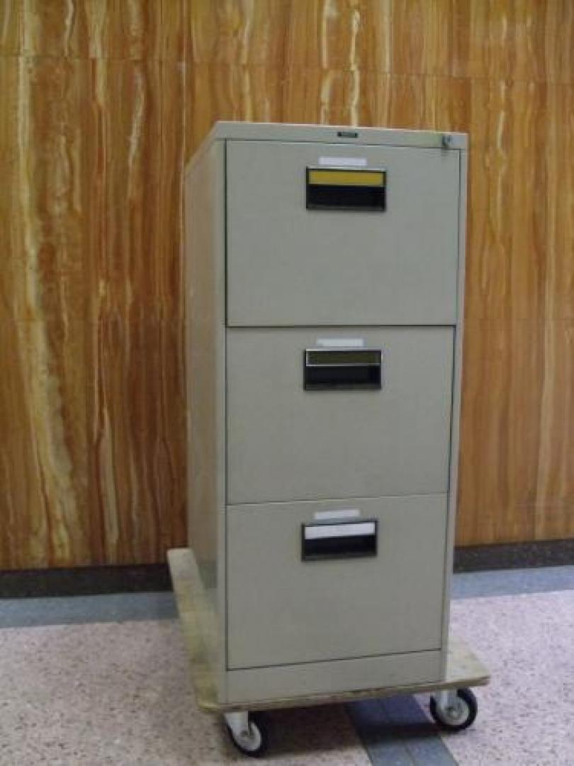 【A4ファイルキャビネット】チョット旧式の為お値打ち価格
                                    中古
            