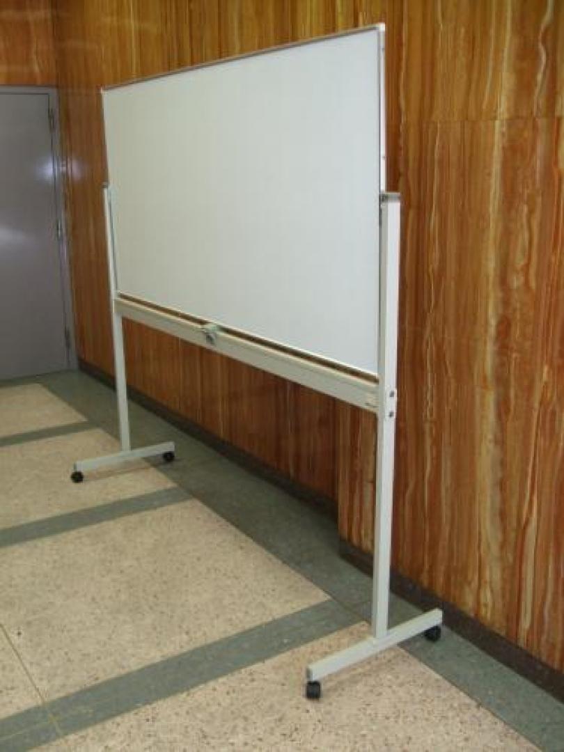 状態良好！国産　両面無地ホワイトボード
                                    中古
            