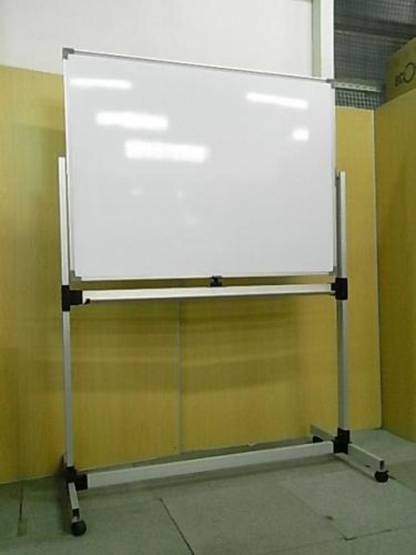 【コンパクト♪】■ホワイトボード　自立式　片面タイプ　■幅１２００ｍｍ
                                    中古
            