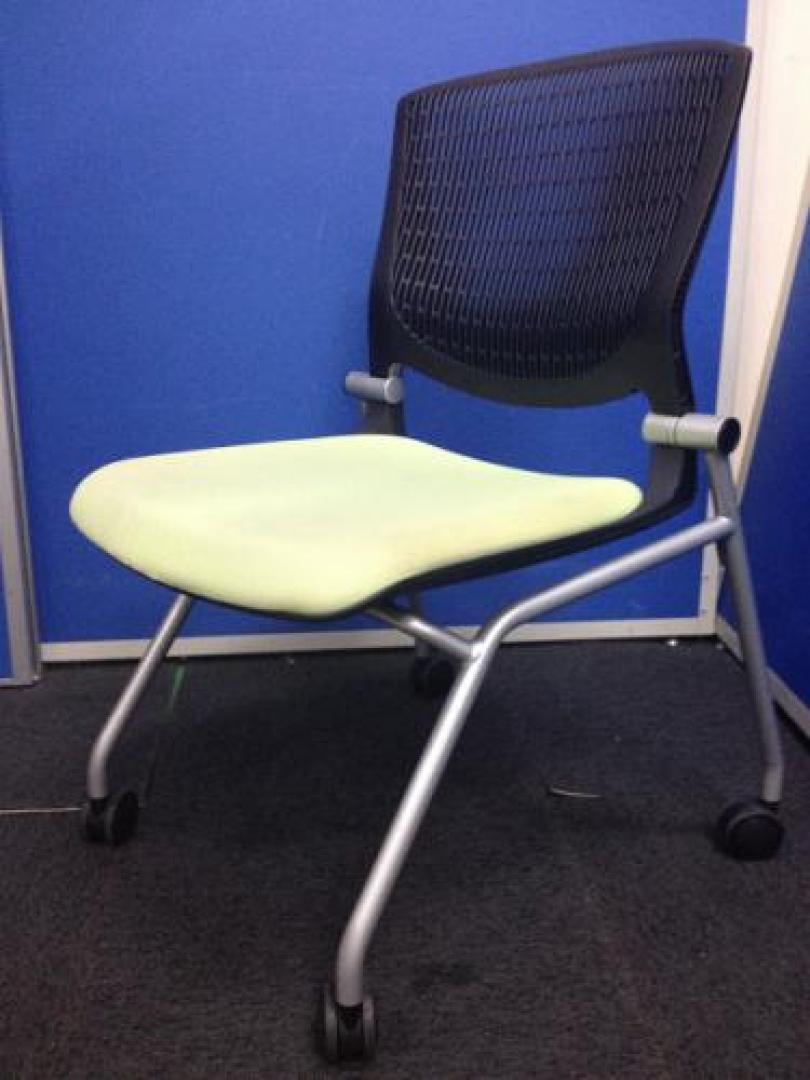 9/12在庫情報【グラータ】収納楽々！【オカムラ製】【ネスティング】専門業者によるクリーニング実施済【会議チェア】
                                    中古
            