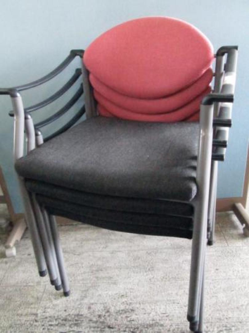 ☆★　コクヨ　スタッキングチェア　４脚セット　【セット商品】　☆★【会議チェア】
                                    中古
            