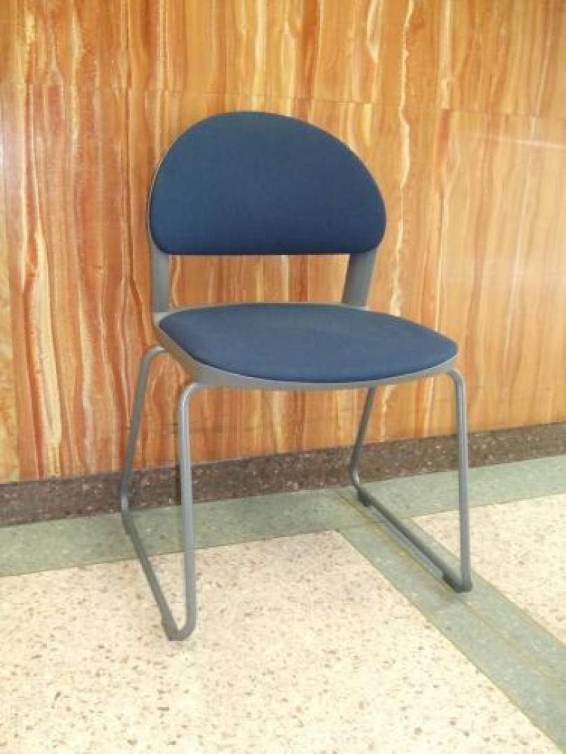 状態良好！重ねて収納！会議テーブル用チェアが入荷しました【会議チェア】
                                    中古
            