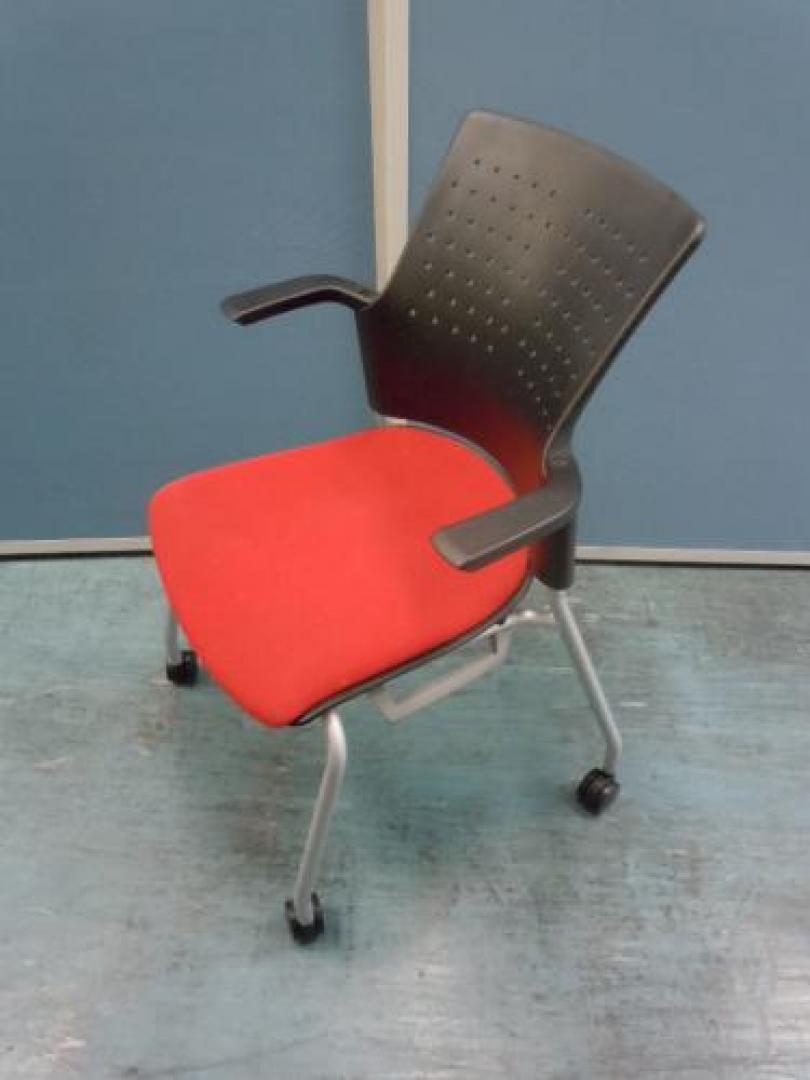 【5脚揃います】　スタッキングチェア　■　サブチェアにもオススメです！！■　状態良好【会議チェア】
                                    中古
            