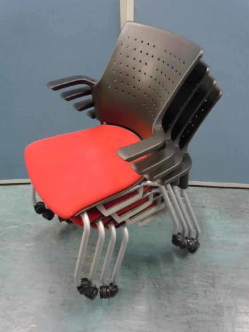 【3セット→1セット揃います】　スタッキングチェア4脚セット　■　サブチェアにもオススメです！！■　状態良好【会議チェア】
                                    中古
            