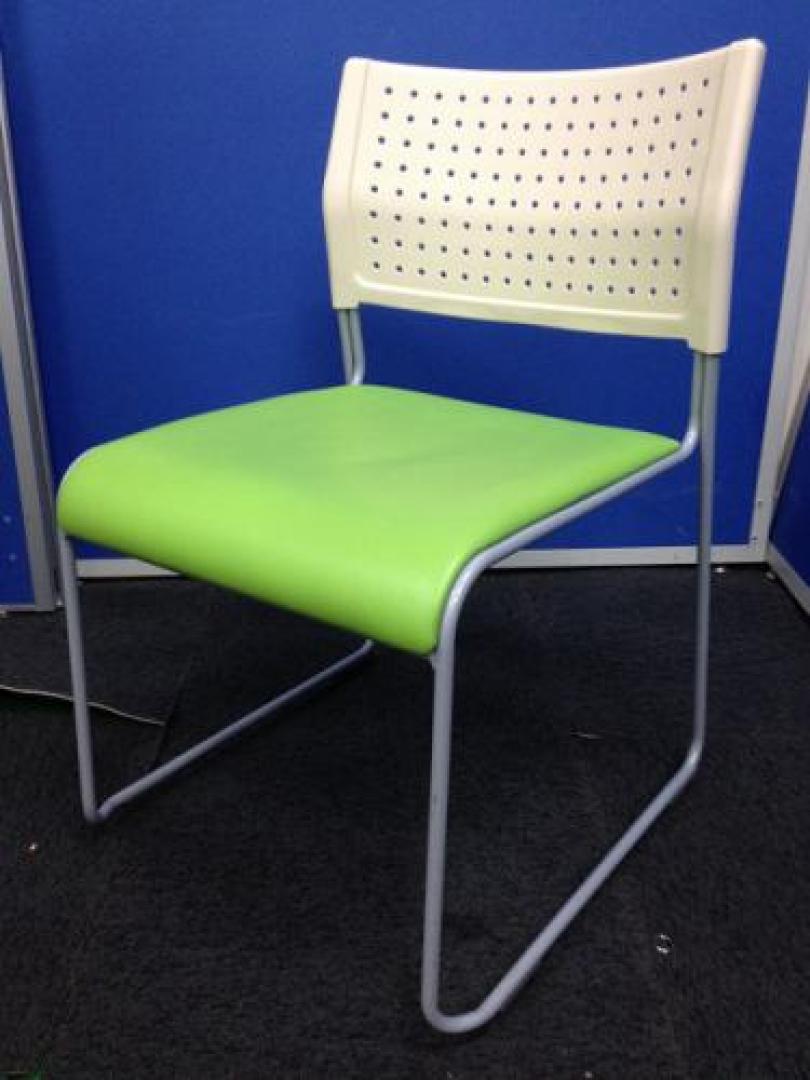 9/12情報【スタッキングチェア】【グリーン】【ミーティングチェア】【会議チェア】
                                    中古
            