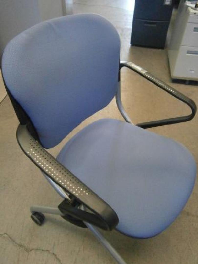 オカムラ【ネスティングチェア】【会議チェア】
                                    中古
            