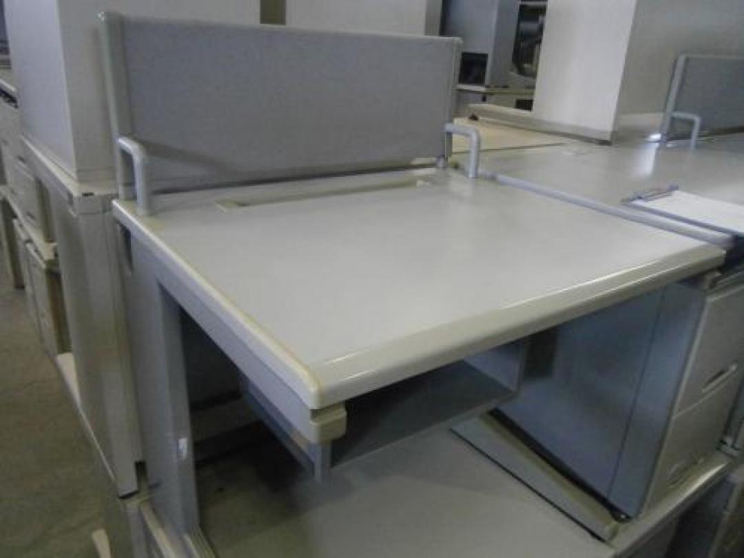 イトーキ【プリンター台】デスクトップパーテーション付です。
                                    中古
            