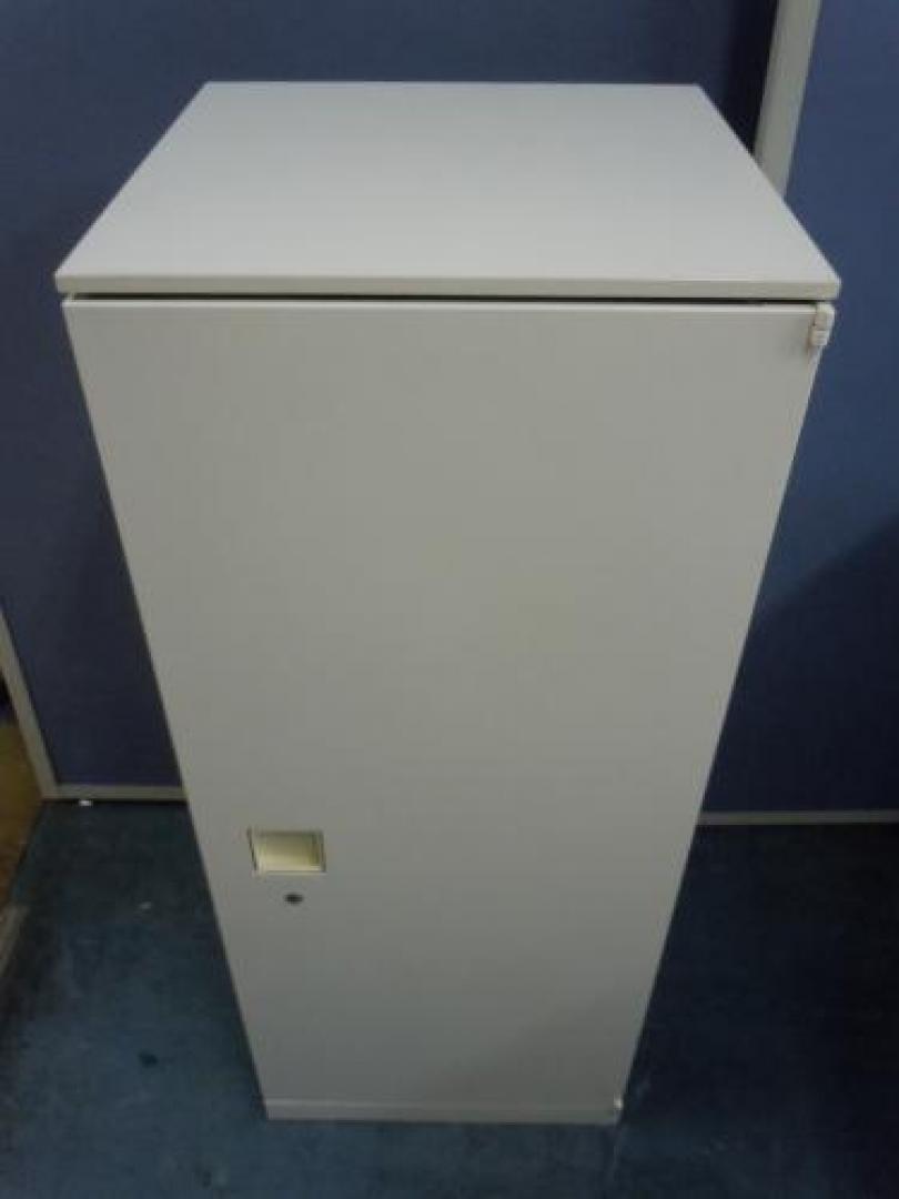 ★★★飯田橋店の特売品★★★　1台限定　■　片開き書庫　■　okamura　■　クールなホワイトカラー
                                    中古
            