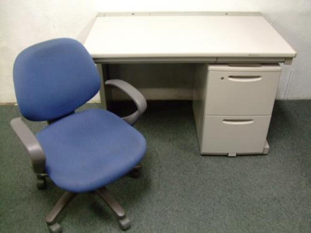 【訳有りお買い得品】■訳：板面に凹みあり　■両面ホワイトボード脚付　■サイズ：幅1865奥行き500高さ1800　
                                    中古
            