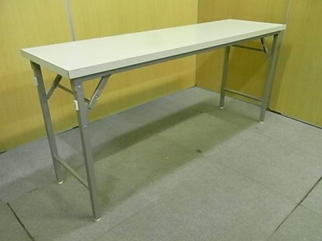 【使いやすい♪】折りたたみテーブル　幅１５００mm　奥行き４５０mm
                                    中古
            
