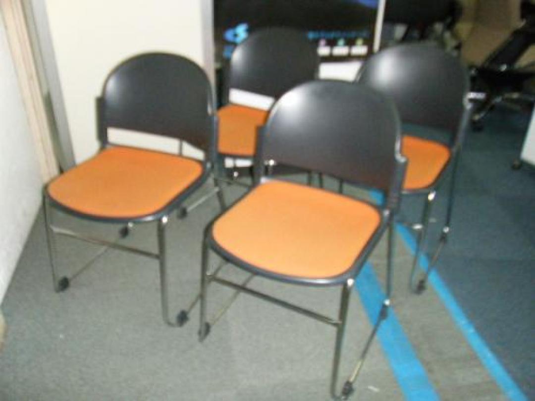 使い方はあなた次第♡スタッキングチェア4脚セットです！！！【おつとめ品】【会議チェア】
                                    中古
            