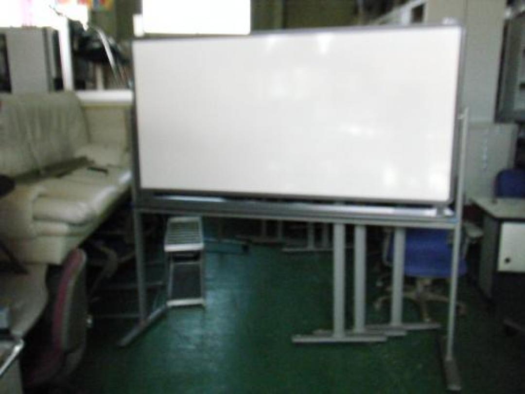 ◇自立式ホワイトボード◇コクヨです。
                                    中古
            