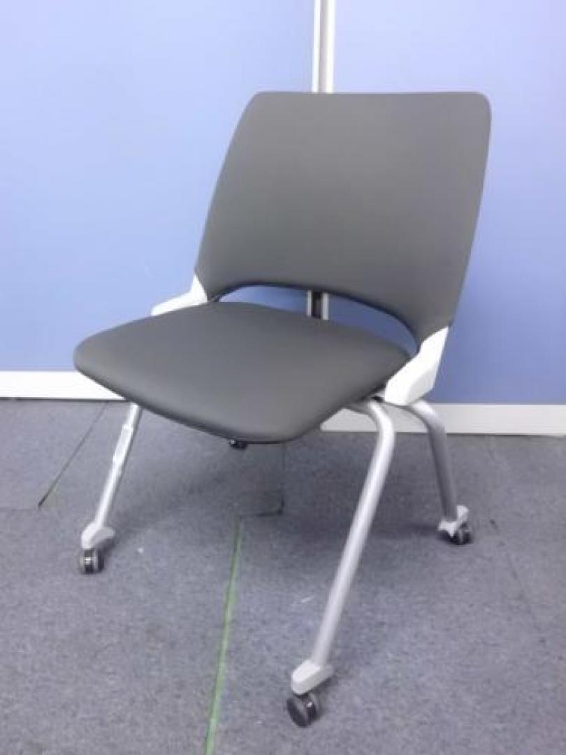 【￥１.５００残り１脚特価シリーズ】【座面を跳ね上げ簡単収納♪】　内田洋行製　ネスティングチェア　■状態良好【会議チェア】
                                    中古
            