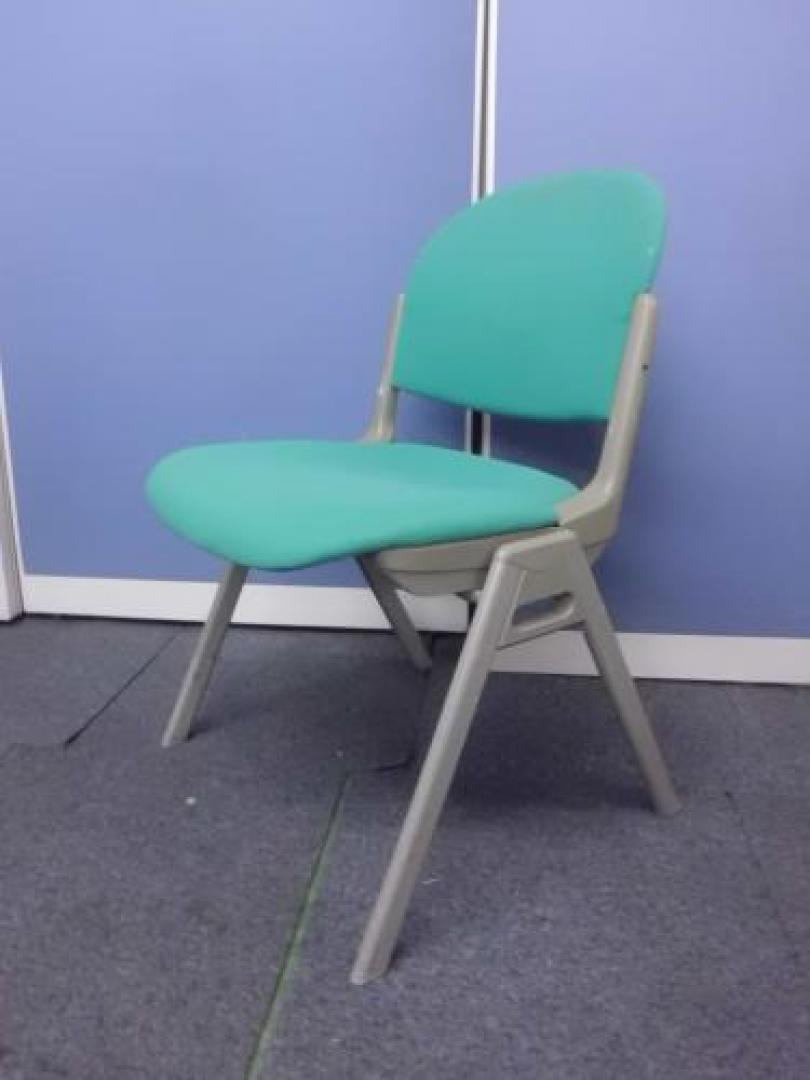 【￥１.５００残り３点特価シリーズ】【座面ふかふか】　オカムラ製　スタッキングチェア　■ご購入後クリーニングさせていただきます！【会議チェア】
                                    中古
            