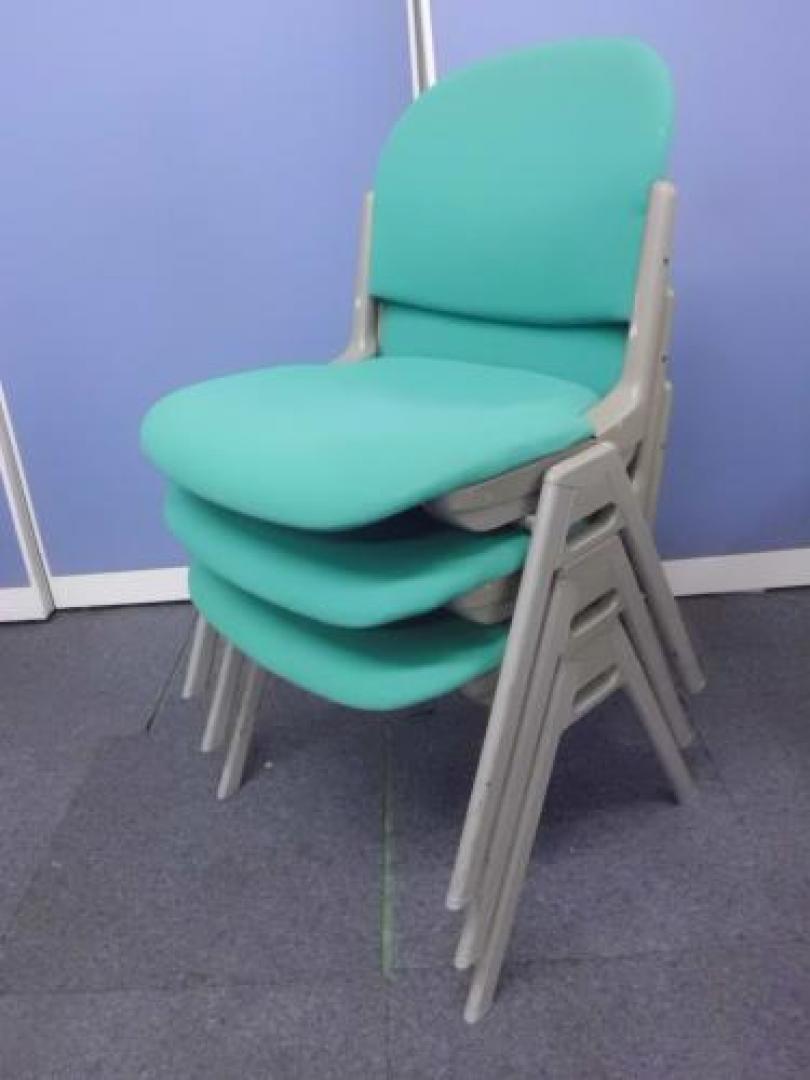 【￥４.２００　３脚セット商品シリーズ】【座面ふかふか】　オカムラ製　スタッキングチェア3脚セット　■ご購入後クリーニングさせていただきます！【会議チェア】
                                    中古
            