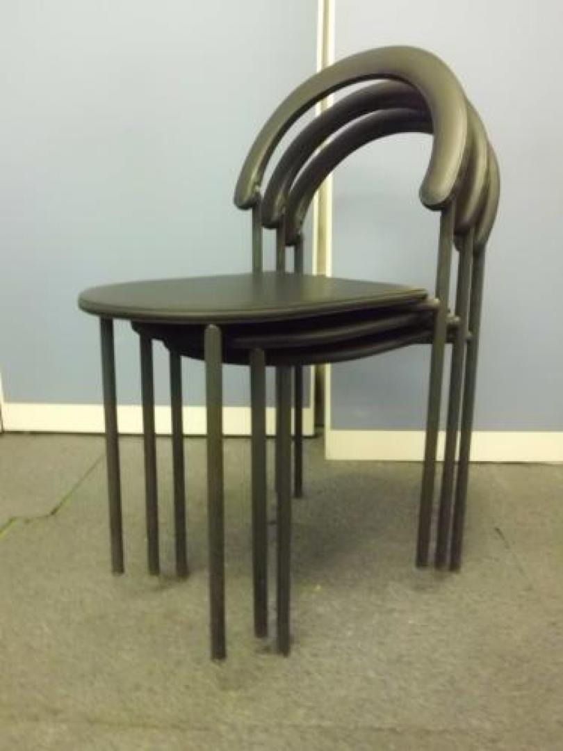 【サイズお困りの方どーぞ】　コンパクトサイズのスタッキングチェア4脚セット　【セット商品】【会議チェア】
                                    中古
            