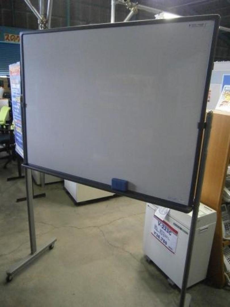 脚付き片面ホワイトボード
                                    中古
            