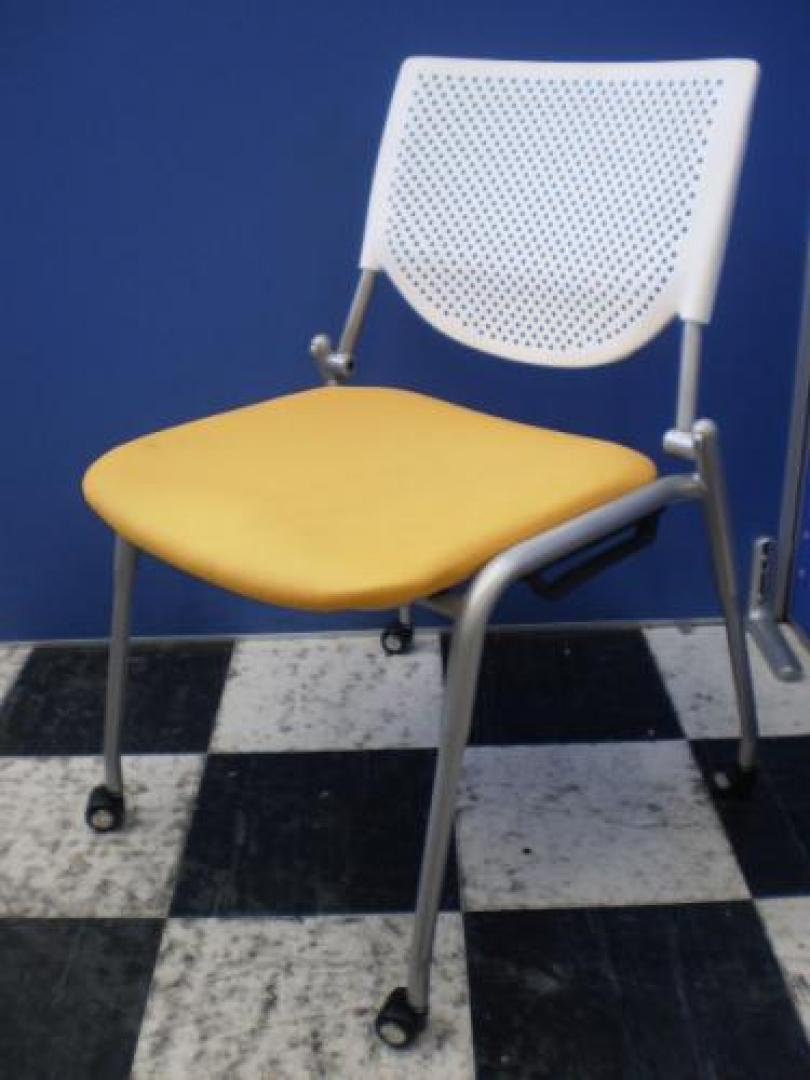 【専門業者クリーニング済み】オカムラ製スタッキングチェアが入荷【プロスタック】【会議チェア】
                                    中古
            