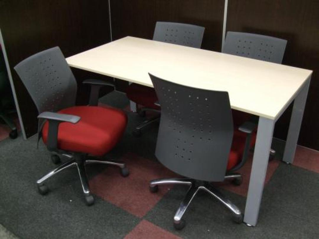 【セット商品】ミーティングテーブル＋チェアセット【コクヨ】
                                    中古
            