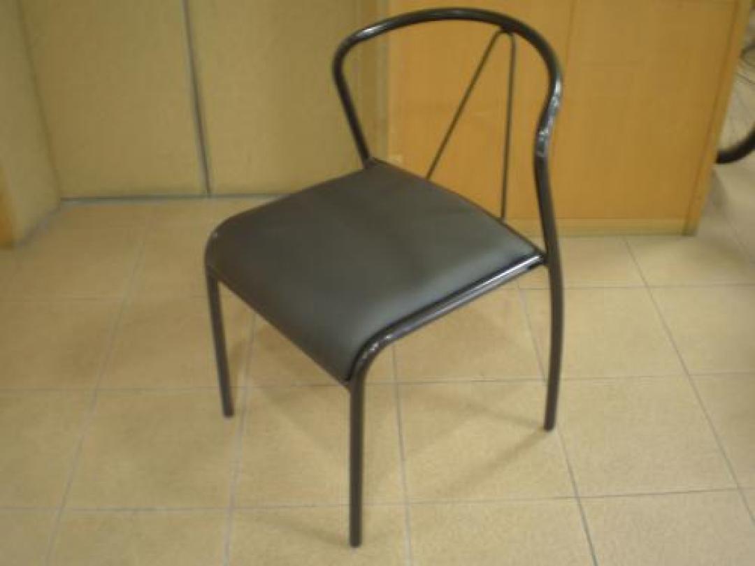 スタッキングチェアー　大量入荷！！数揃います！！
ご家庭でも使えますよ!!【会議チェア】
                                    新古品
            