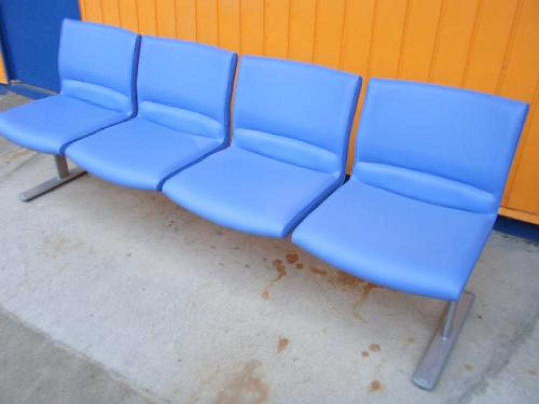 安定感ありますッ！！しかも綺麗ィィィ！！！☆☆4人掛けロビーチェア☆☆【おつとめ品】
                                    新古品
            