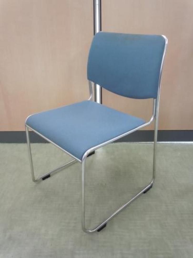 ★★★飯田橋店の特売品★★★　【16脚揃います　スタッキングチェア】　ＩＴＯＫＩ　■　スタッキングチェア　■　汚れ有り【会議チェア】
                                    中古
            