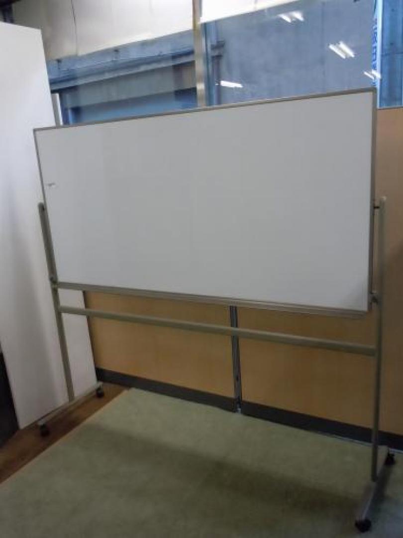【ラスト1台あります】　■　Ｗ１８００　片面　脚付き　ホワイトボード　■　　会議室の必須品!!　■　状態良好！！
                                    中古
            