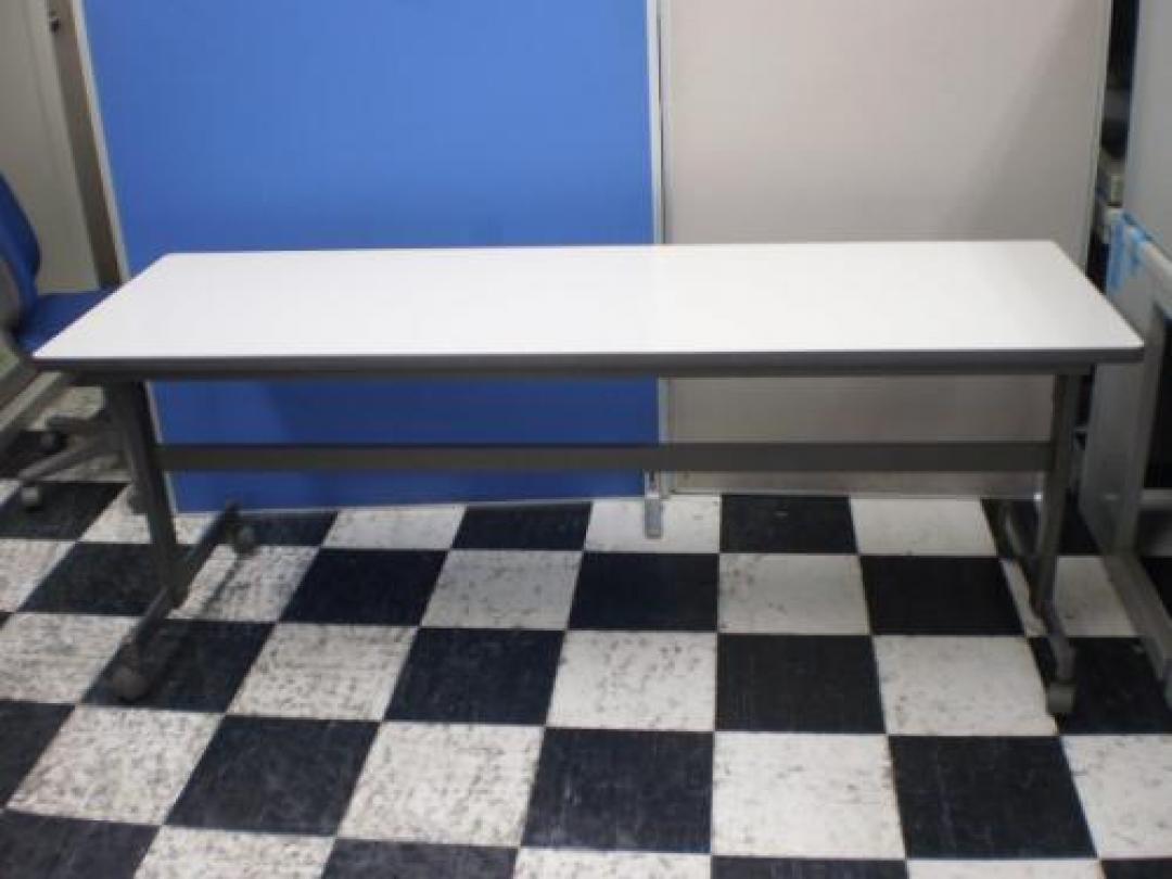 コクヨ製スタッキングテーブルが入荷。1台限りのお買い得価格でご提供いたします。
                                    中古
            