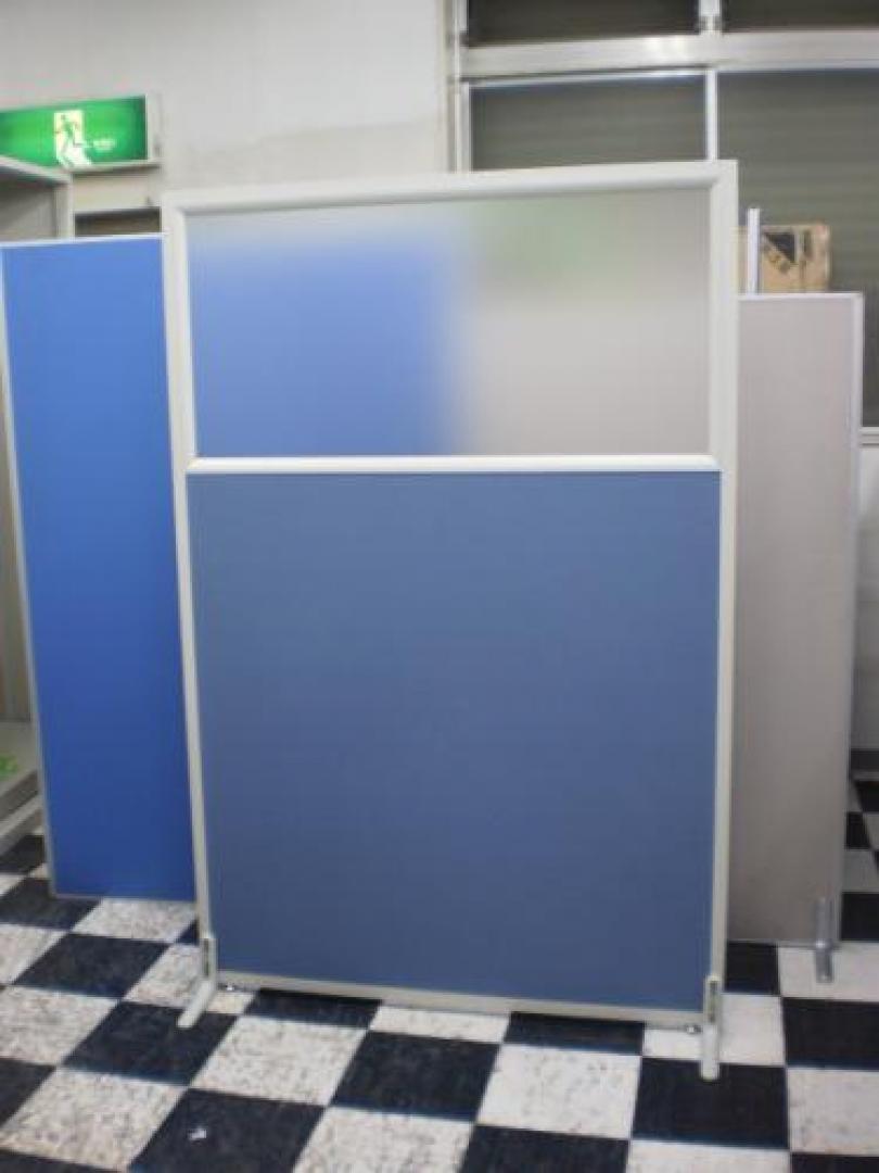 ■新品パーテーション■なんと未使用の井上金庫製ローパーテーションが入荷。しかもうれしい左右に両面安定脚付き。上部にすりガラス仕様。※本物のガラスではございません。
                                    新古品
            