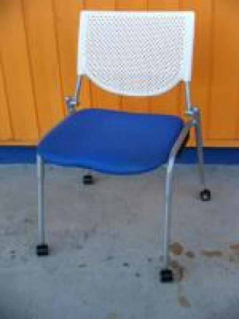 【オカムラ　セット商品】人気のキャスター付きミーティングチェア　プロスタック4脚セット！【Okamura】【会議チェア】
                                    中古
            