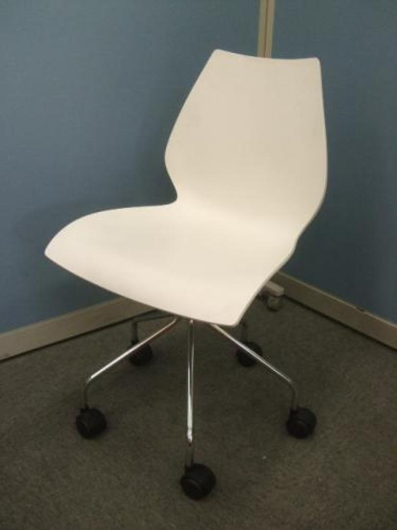 プラスチックチェア【OAチェア】
                                    中古
            