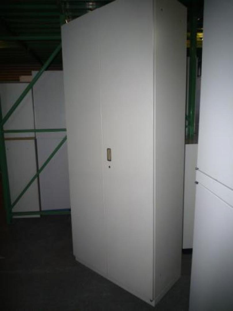 イトーキ製　ワードローブ　大容量の高さ２１００
                                    中古
            