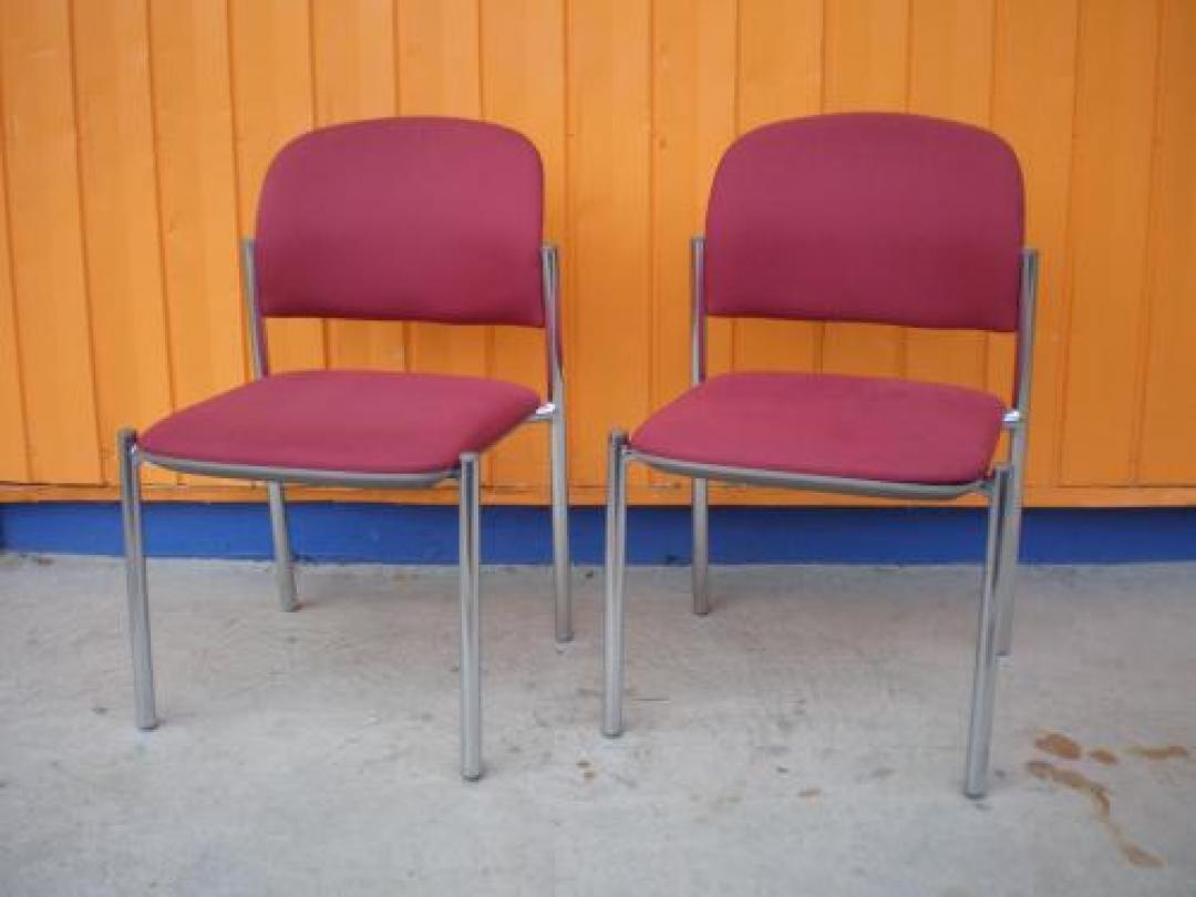 スタッキングチェア2脚セット　情熱のレッドカラー　【おつとめ品】【会議チェア】
                                    中古
            