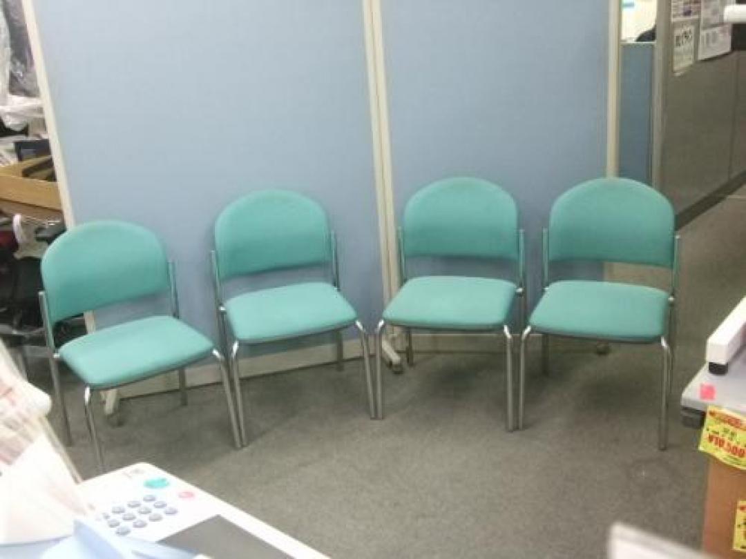 【セット商品】スタッキングチェア×４【会議チェア】
                                    中古
            