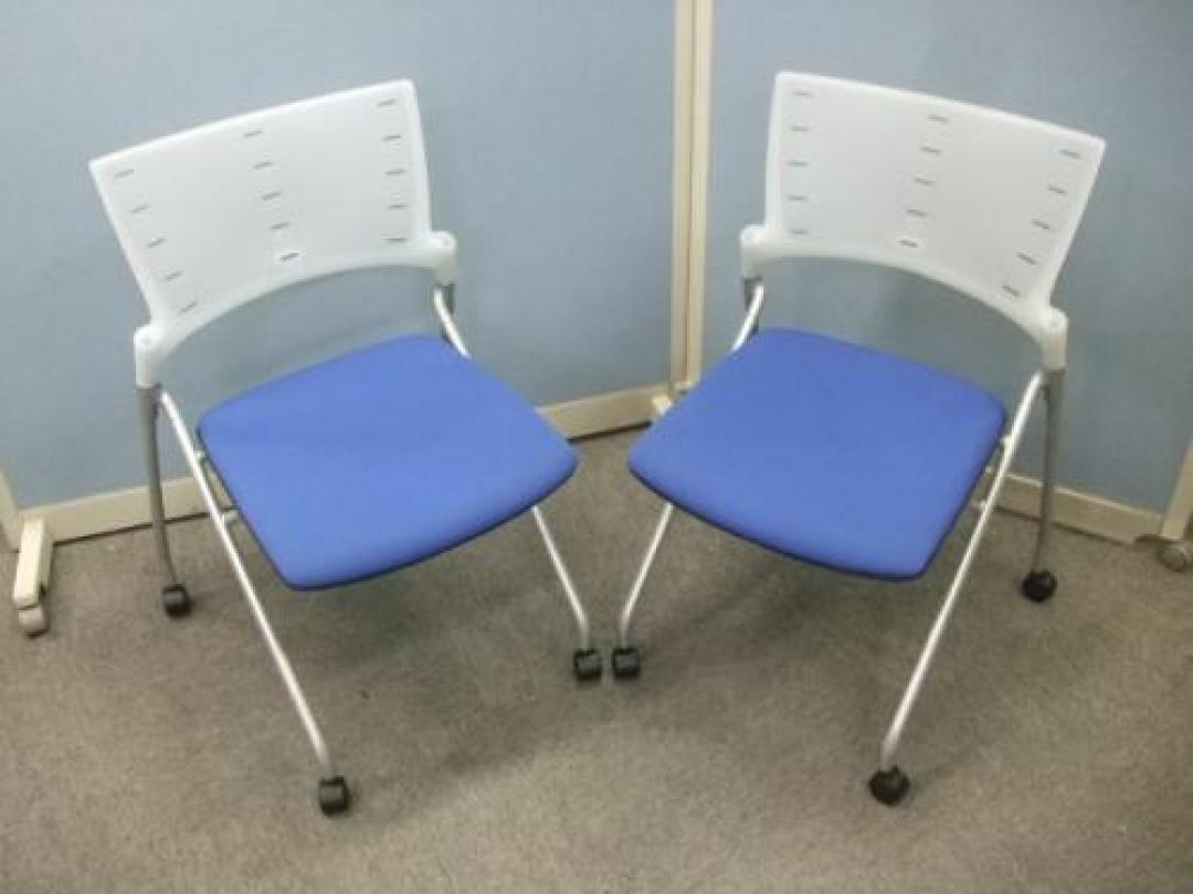 【セット販売】ITOKI製スタッキングチェア×２【会議チェア】
                                    中古
            