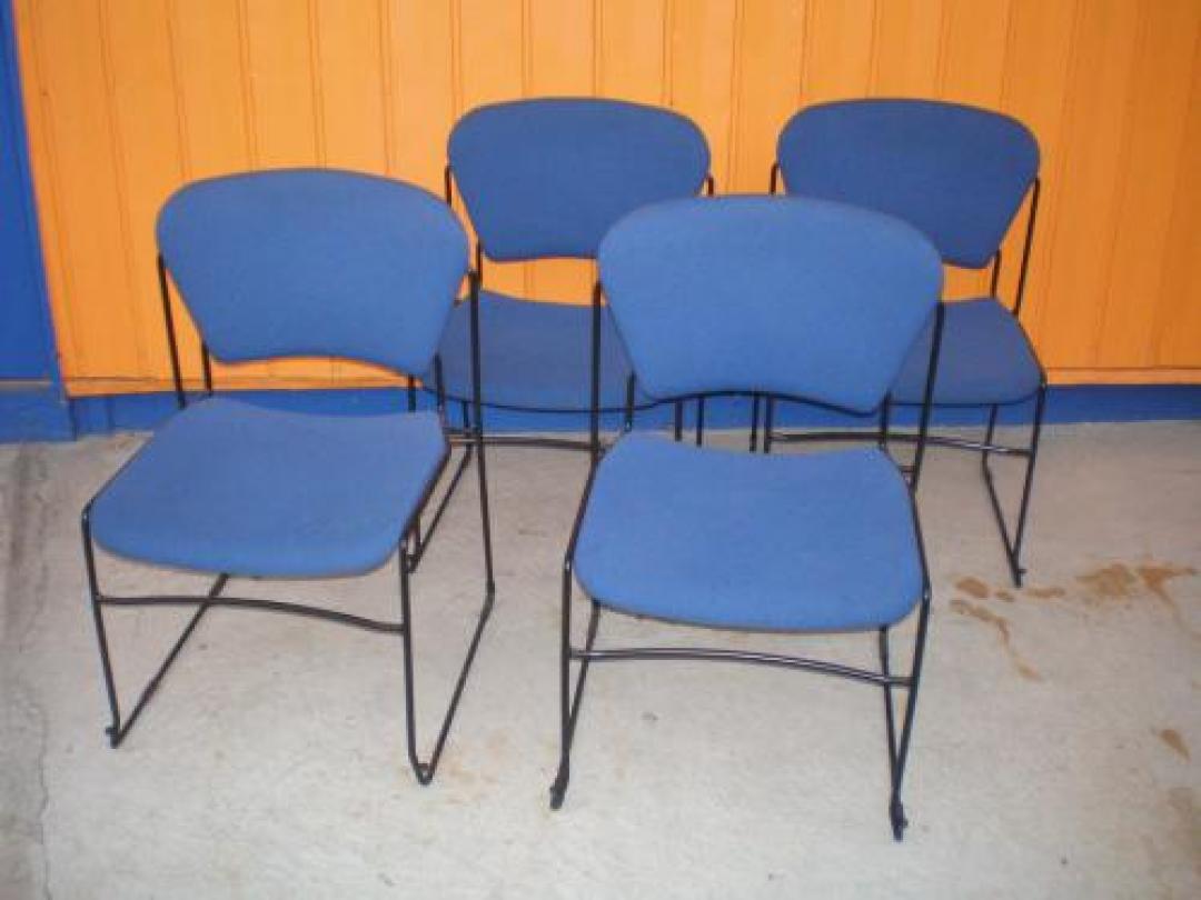 4脚セット　ミーティングチェア　モフモフしてて座り心地が良いです。【おつとめ品】【会議チェア】
                                    中古
            