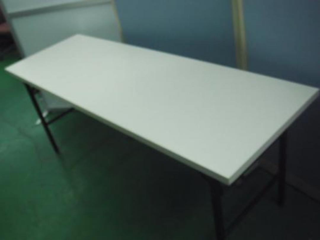 【状態良好】ホワイト天板が美しい折りたたみテーブル入荷致しました！
                                    中古
            