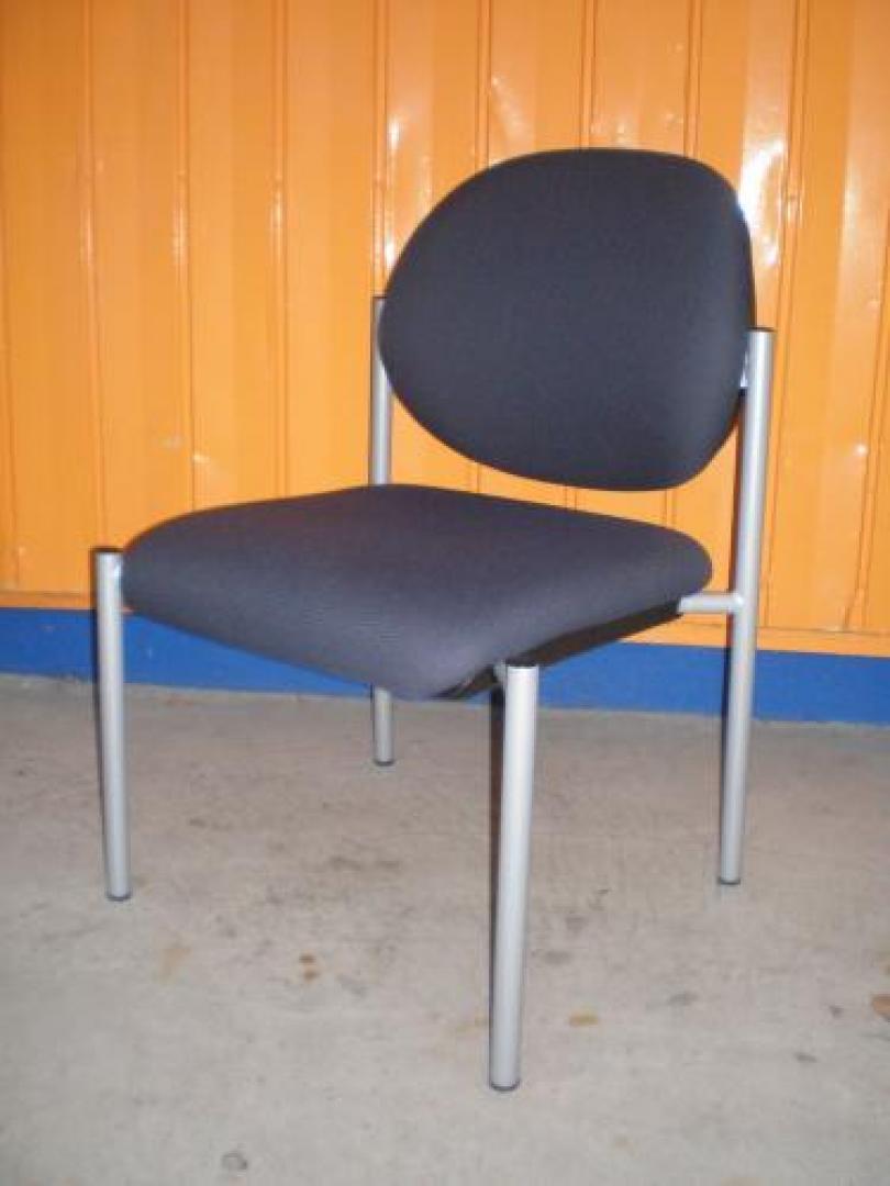 3脚セット　座面が厚くておしりが痛くなりにくいです【おつとめ品】【会議チェア】
                                    中古
            