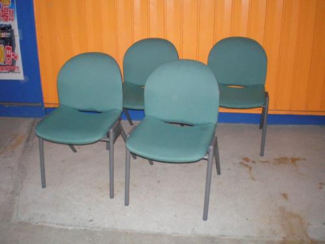 イクスチェア　4脚セット　重ねられます。【会議チェア】
                                    中古
            